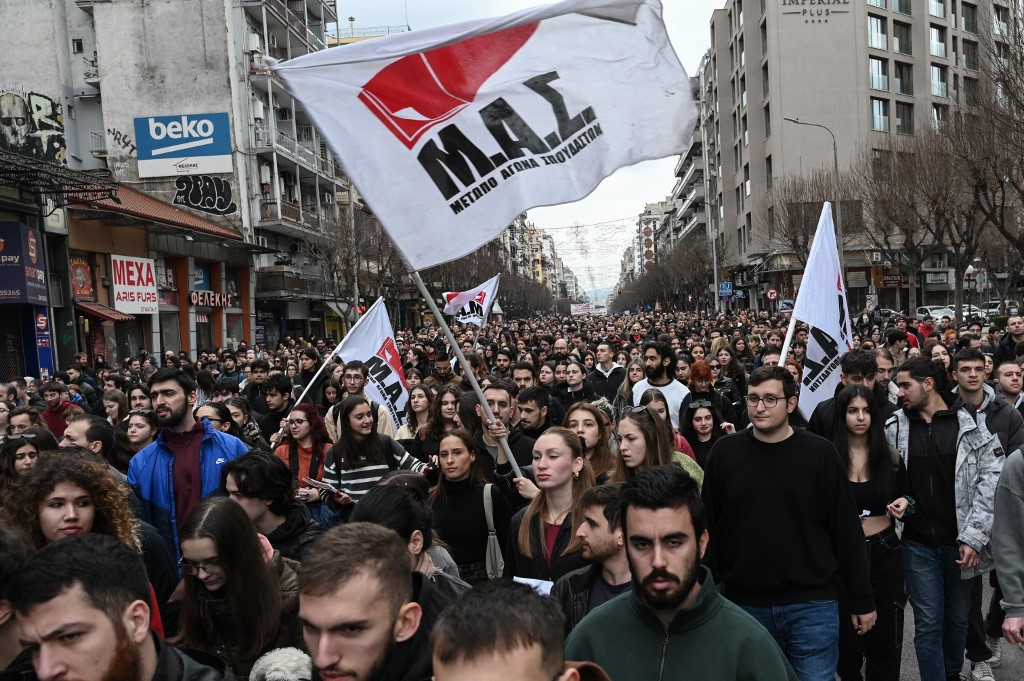 Proteste în toată Grecia. Zeci de mii de eleni cer să se facă dreptate în urma catastrofei feroviare din 2023