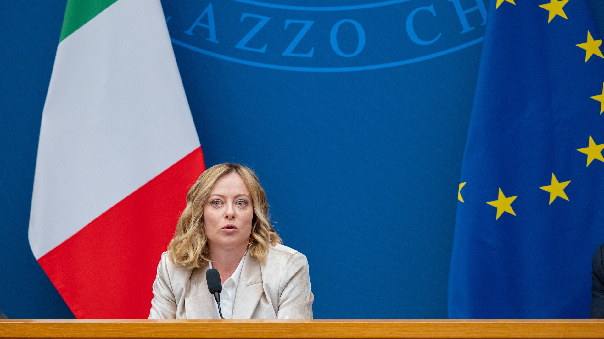 Surpriză în sistemul financiar italian. Guvernul Meloni aprobă planul celei mai vechi bănci din lume de a cumpăra Mediobanca