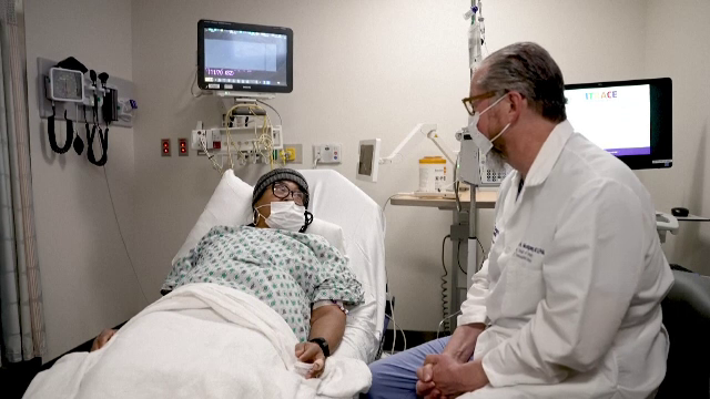 Premieră în lumea medicală. O femeie din SUA, prima persoană care a supraviețuit peste două luni cu un rinichi de porc