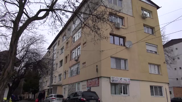 O femeie a murit după ce ar fi fost aruncată pe fereastră de proxenetul ei, în vârstă de 66 de ani