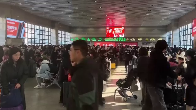 China, gata de Anul Nou. Milioane de oameni călătoresc acasă pentru a sărbători Anul Șarpelui de Lemn