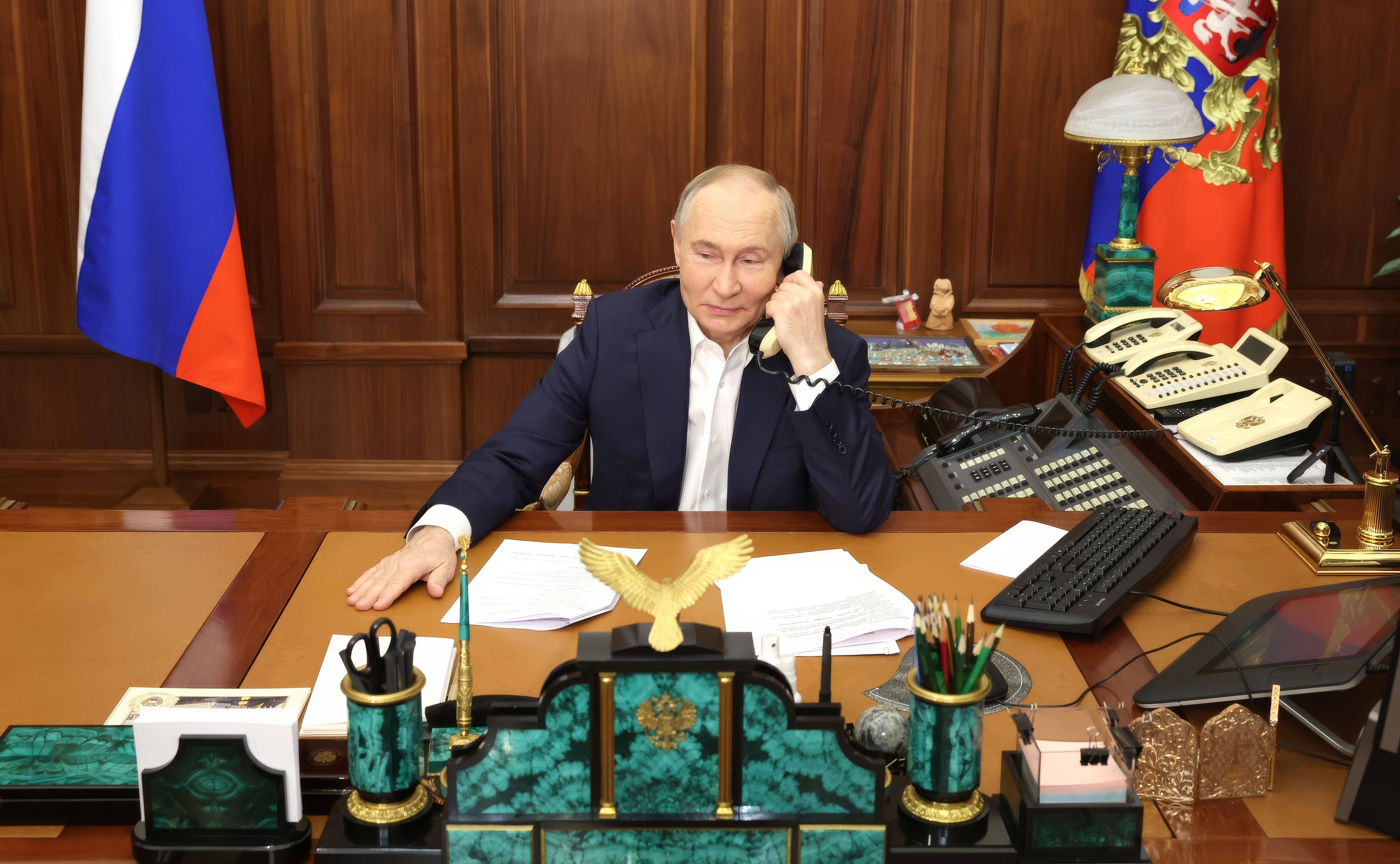 Manual impus de Kremlin în școli: Rusia, ”forțată” să invadeze Ucraina. Putin readuce gloria URSS