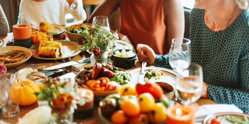 Peste 2,5 tone de mâncare sunt aruncate anual în România. Tinerii sunt cei mai risipitori