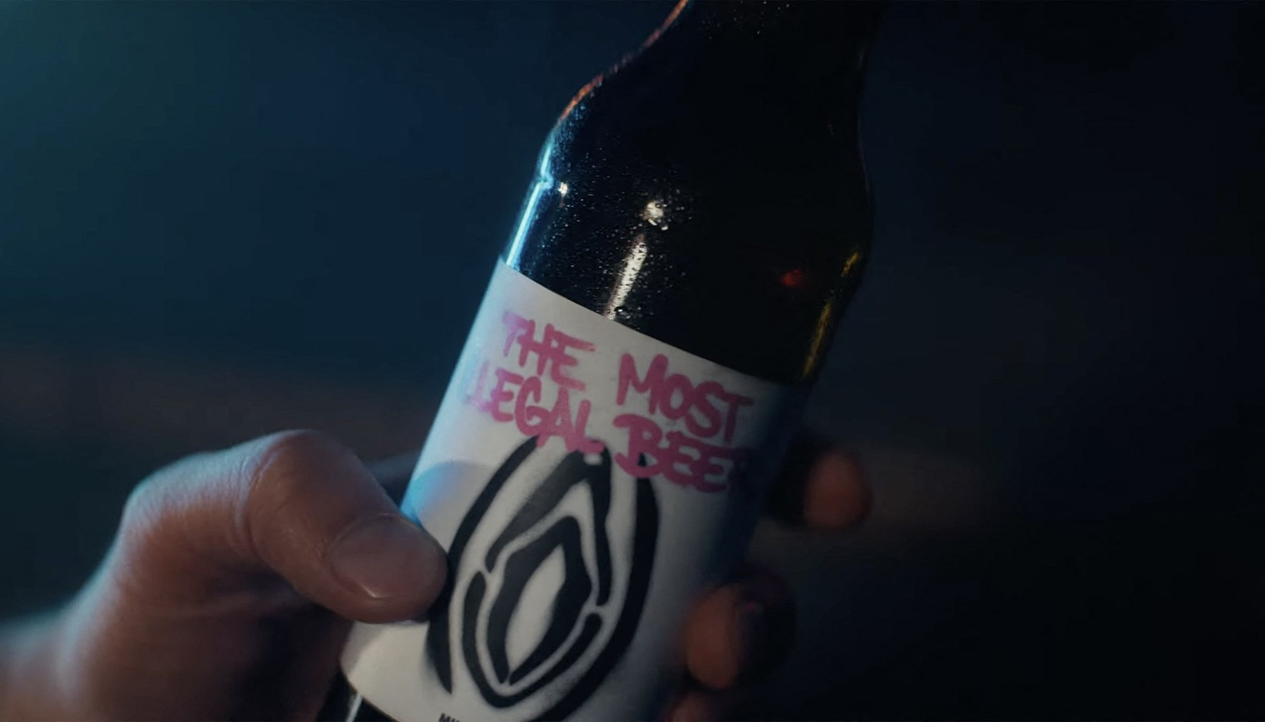 Motivul pentru care singura bere „feministă” din lume este ilegală în 50 de țări