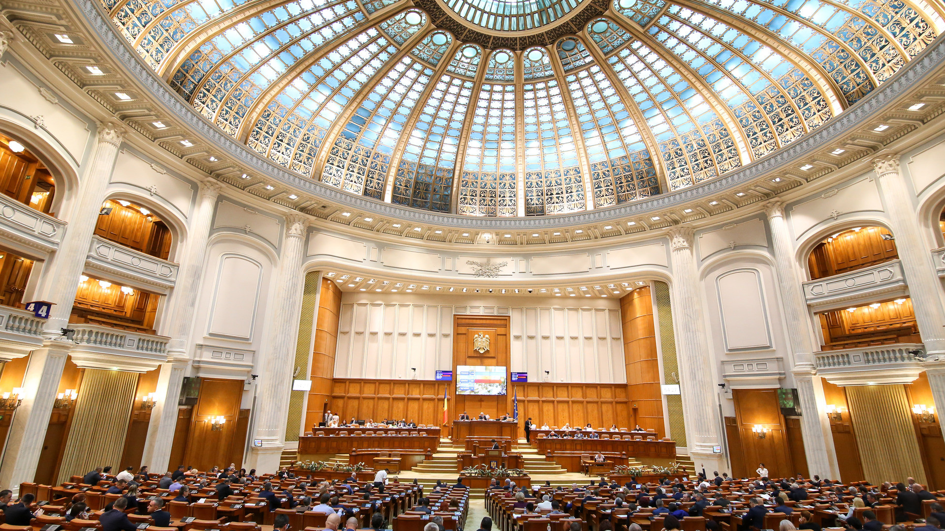 Restructurări la Camera Deputaților. Memorandum aprobat pentru eficientizarea activităţii şi reducerea a 240 de posturi