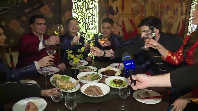 Intrarea în Anul Șarpelui de Lemn s-a sărbătorit și la București, tradițional chinezesc. Ce este peștele „coadă de veveriță”