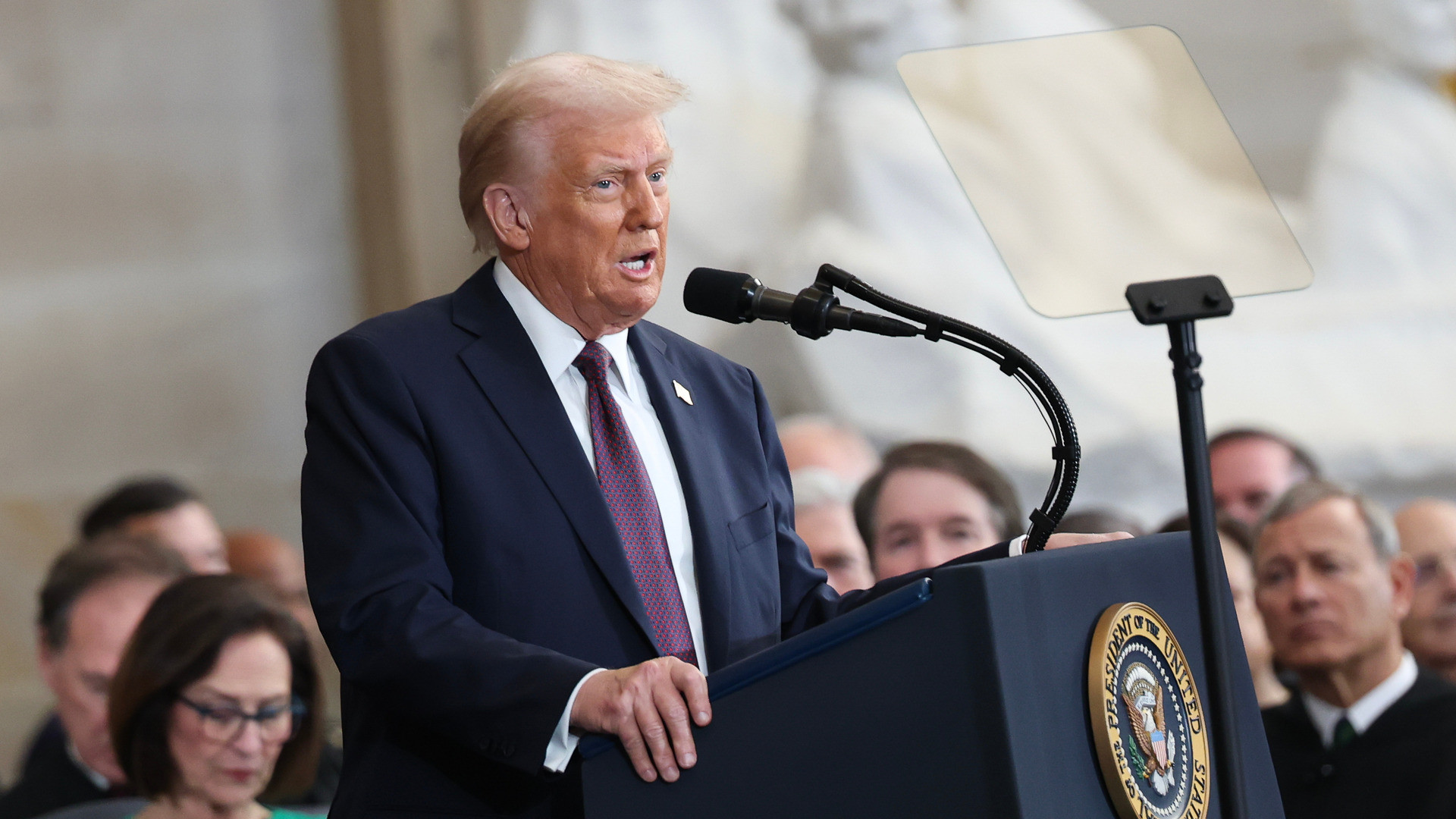 VIDEO. Momentul în care Trump i-a spus unei jurnaliste că nu înțelege nimic din întrebarea ei, dar are o voce frumoasă