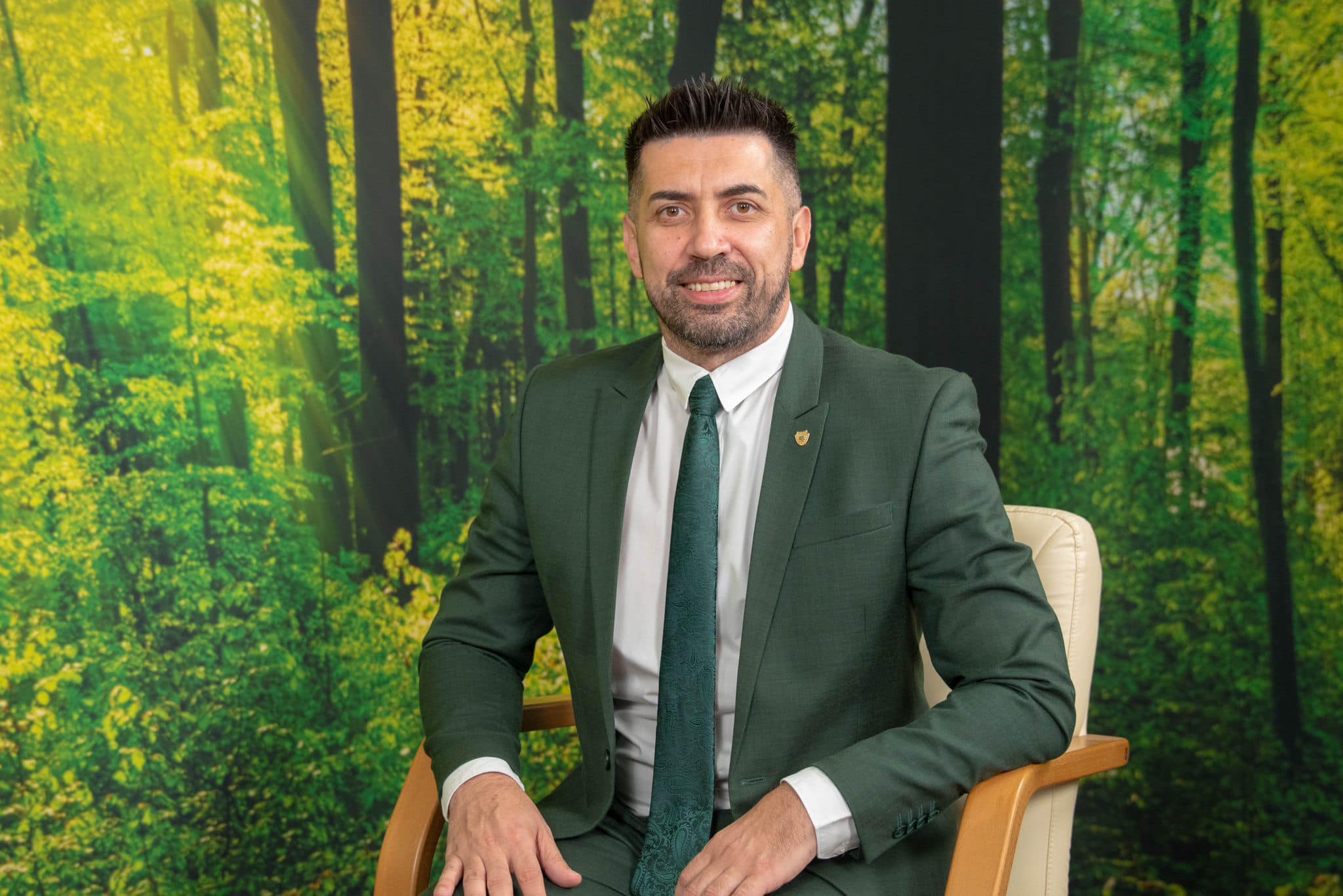 Șeful Romsilva își apără salariul de 44.000 de lei brut: „E conform legislației în vigoare”. Fechet cere tăierea bonusurilor