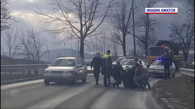 Urmărire în Sălaj, după ce un bărbat a furat o mașină cu cheia în contact. Individul a devenit agresiv când a fost prins