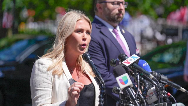 Reacții virulente după ce Trump a tăiat ajutoare sociale de mii de miliarde de dolari. Casa Albă îi amenință pe critici