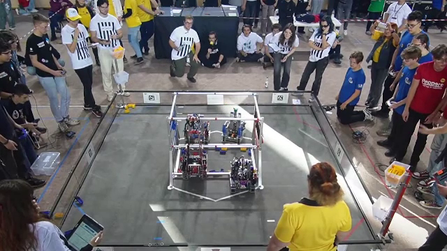 Record al elevilor Liceului de Informatică din Iași: au programat un robot în doar patru secunde