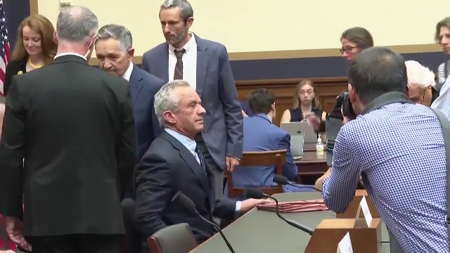 Robert F. Kennedy, audiat într-o comisie a Senatului. Democrații l-au atacat: „a îmbrățișat teorii ale conspirației”