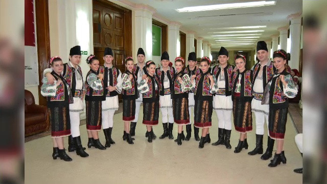 Restructurările din sectorul public ajung în primării și consilii județene. Primăria Bistriţa a tăiat la ansamblul folcloric