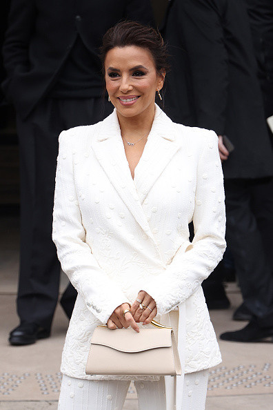 Eva Longoria, plină de eleganță la Sâptămâna Modei de la Paris. Ținuta cu care a întors toate privirile. GALERIE FOTO