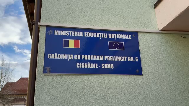 Reacția părinților copilului din Sibiu care a fost încuiat în debara de educatoare. „Am aflat a doua zi de la o mămică”