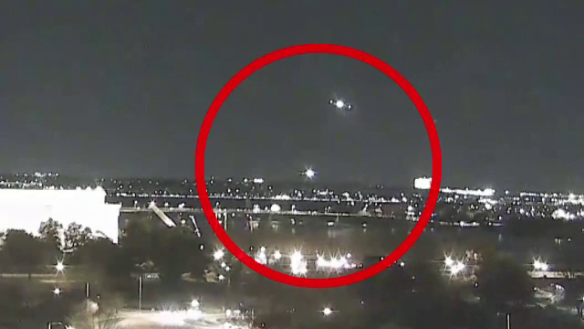 Accidentul aviatic de la Washington. Piloţii au încercat să ridice botul avionului cu câteva secunde înainte de coliziune