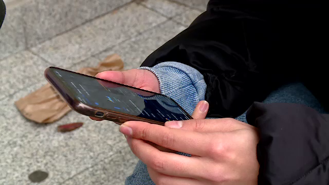Aproape un sfert dintre elevii de gimnaziu și liceu petrec mai mult de 5 ore pe TikTok. „Avem nevoie de diferite informații”