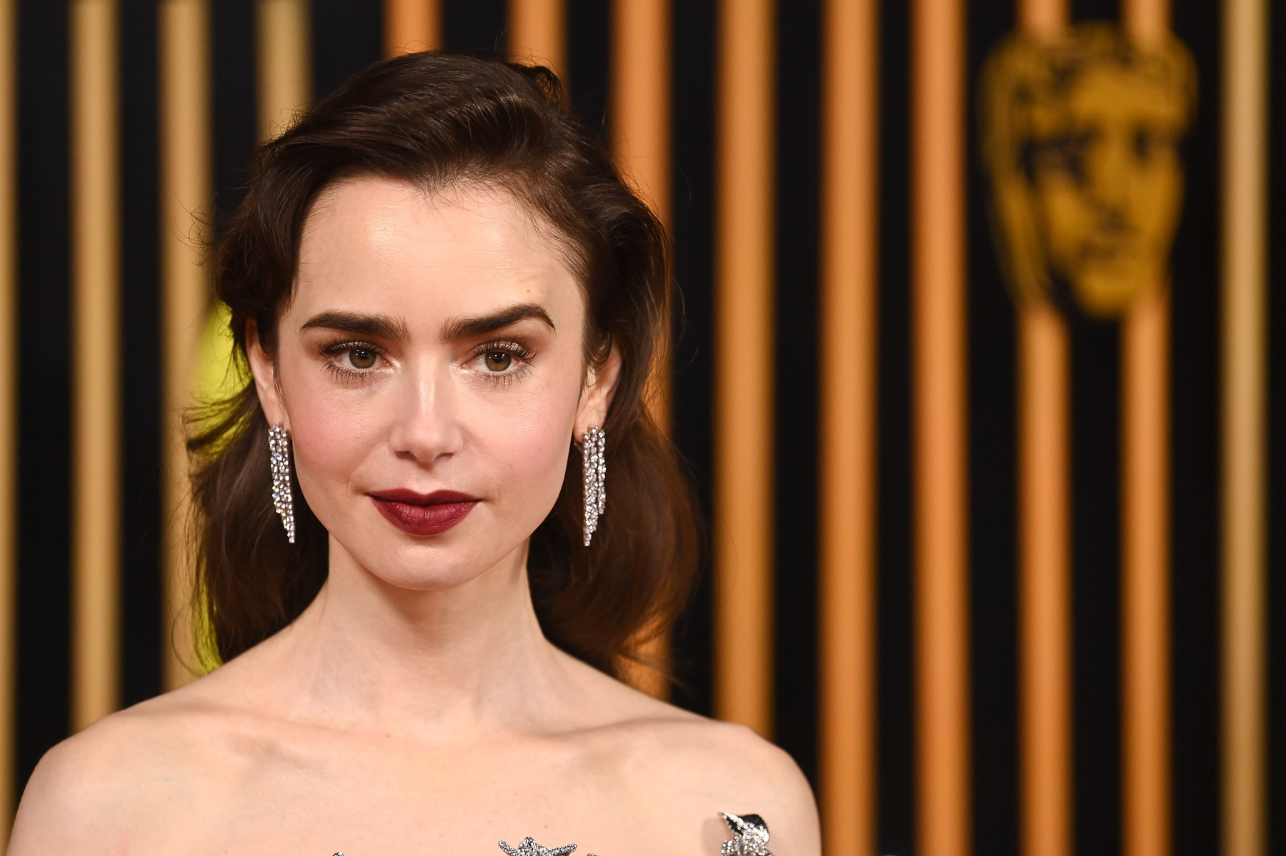 Lily Collins, vedeta din „Emily in Paris”, criticată de fani pentru că a apelat la o mamă surogat