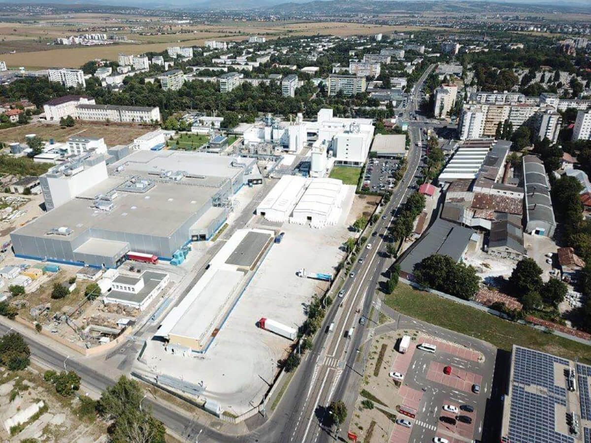 Una dintre cele mai mari companii din lume închide fabrica din Bulgaria și se mută în România. Toți folosesc produsele sale