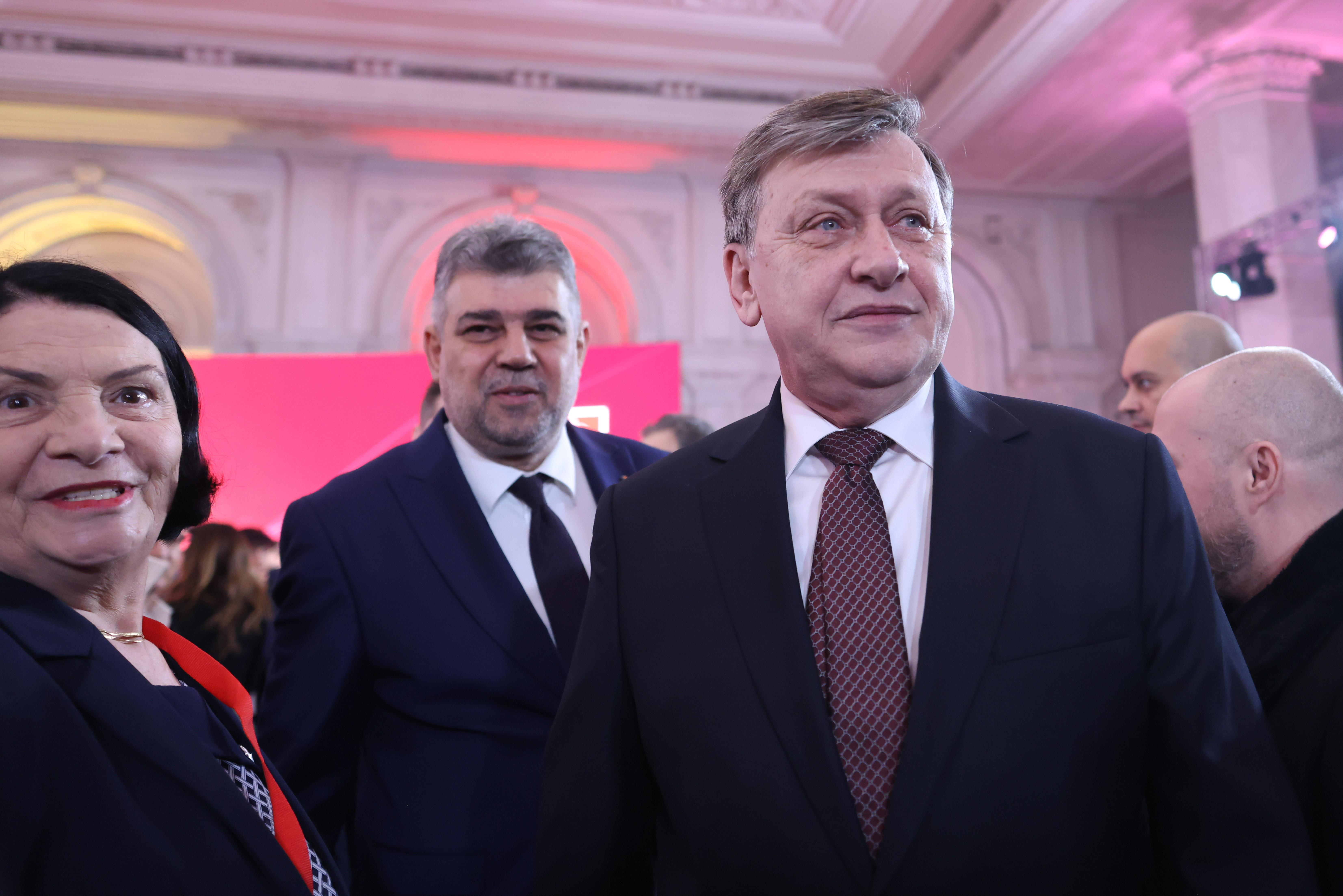 Crin Antonescu: Trăim de aproape două luni într-un vârf al unei isterii generale împotriva a ceea ce se numeşte sistem