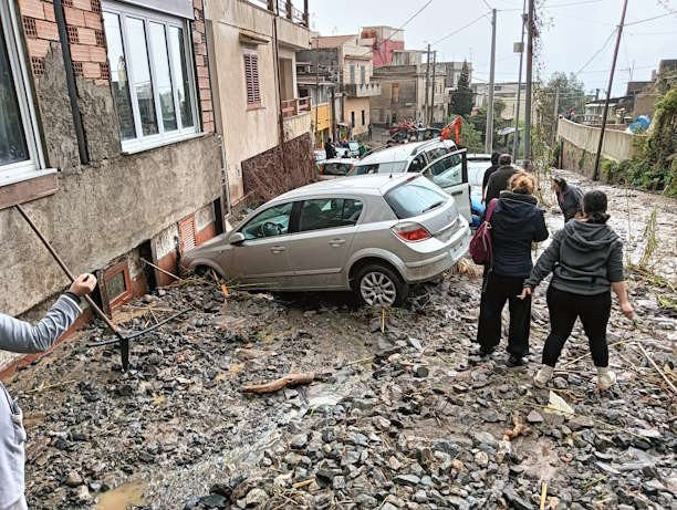 Inundaţii de amploare în Sicilia, unde în patru ore a plouat cât într-o lună. Opt regiuni sunt în alertă