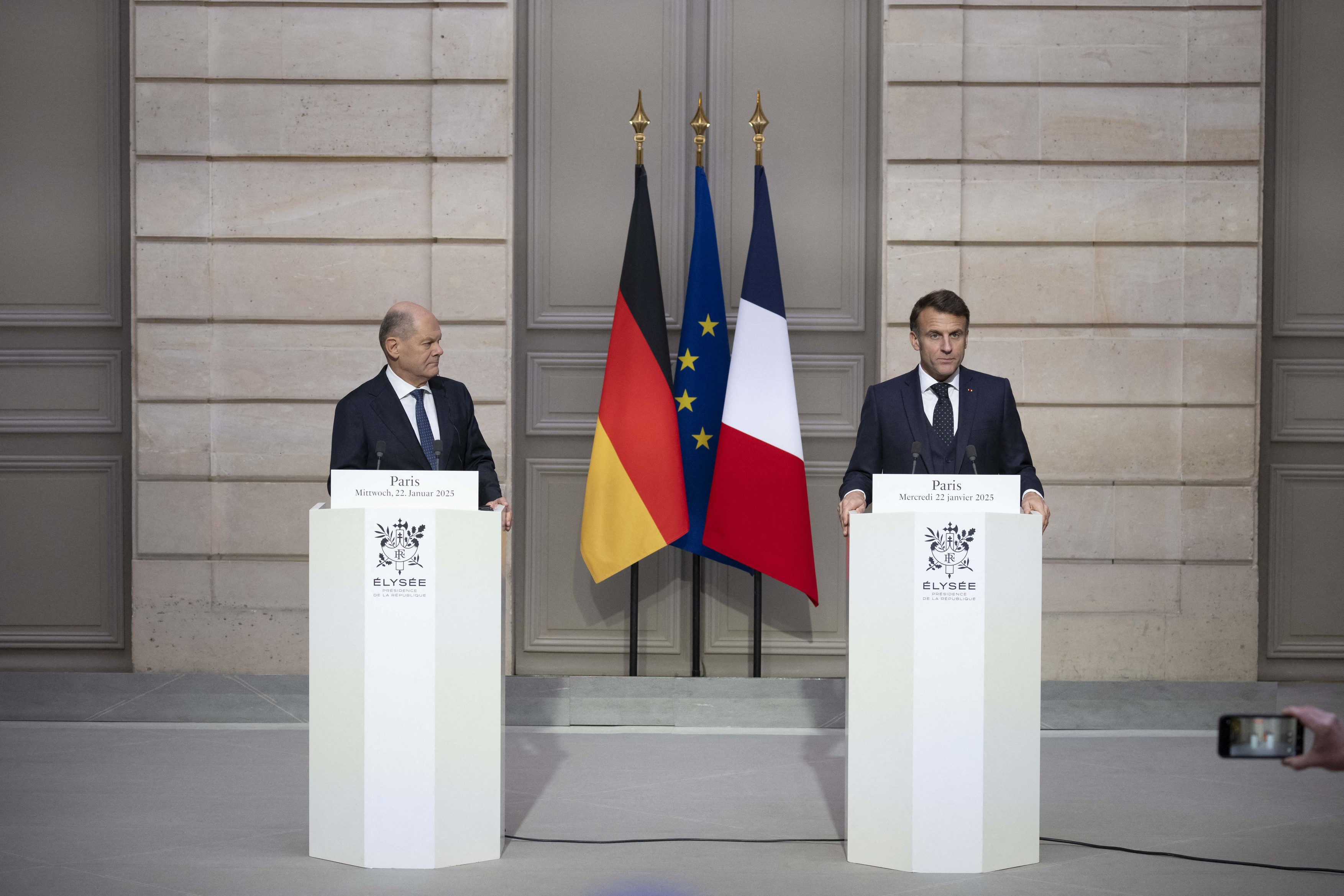 Emmanuel Macron și Olaf Scholz, mesaj ferm: UE este pregătită să riposteze la măsurile comerciale americane
