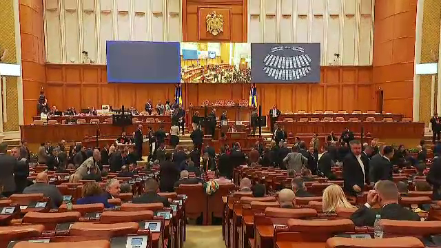 Legea bugetului pe 2025, dezbătută în Parlament. Incidente marca AUR și SOS, cu preoții lângă și noi ironii de la USR