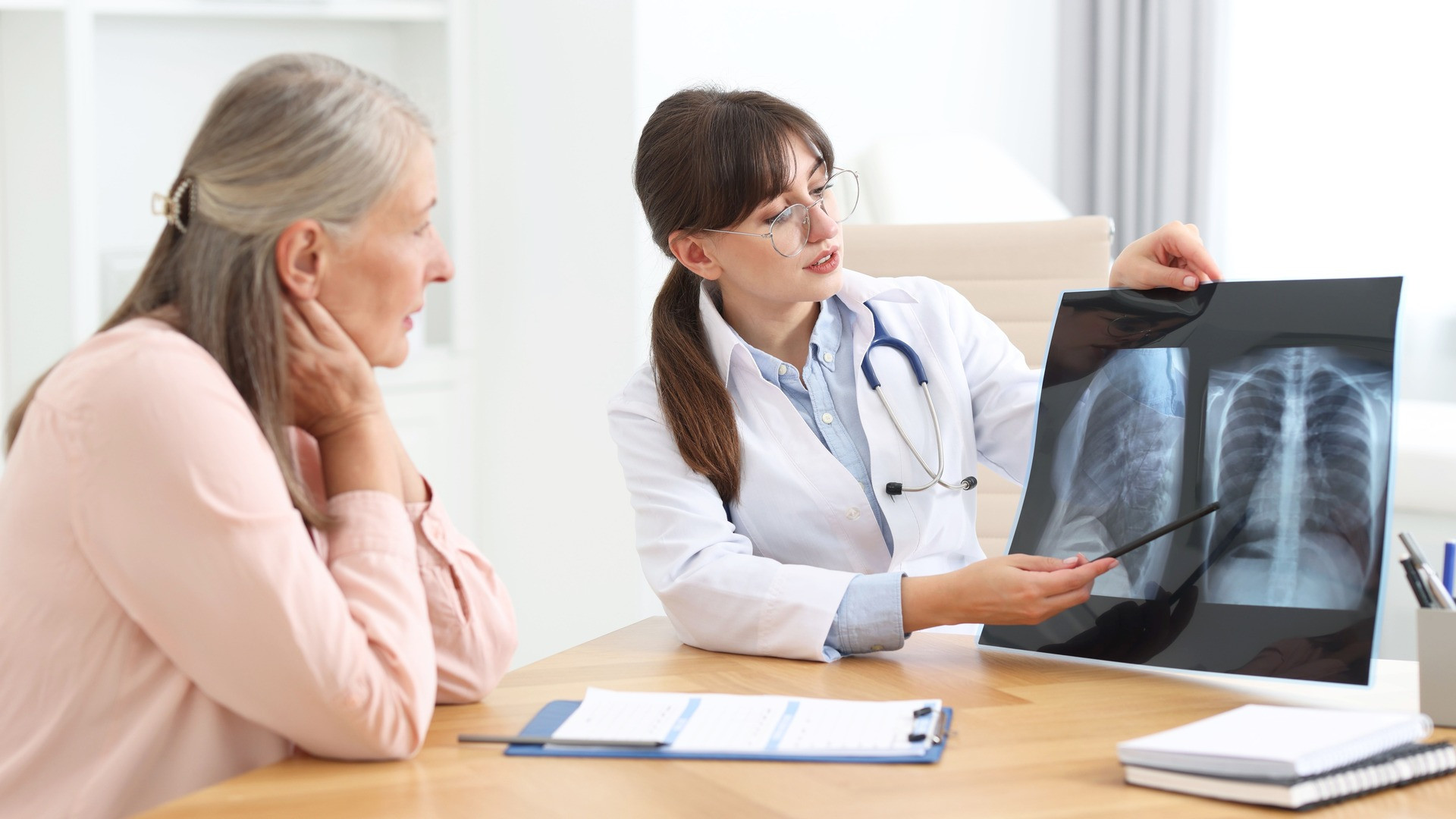 Bolnavii de cancer din România, tratați de guvernanți doar cu promisiuni. Suma infimă alocată prevenției și screeningului