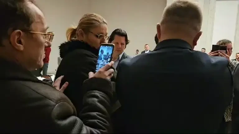 Diana Șoșoacă a chemat preoții să cânte ”veșnica pomenire” la Parlament