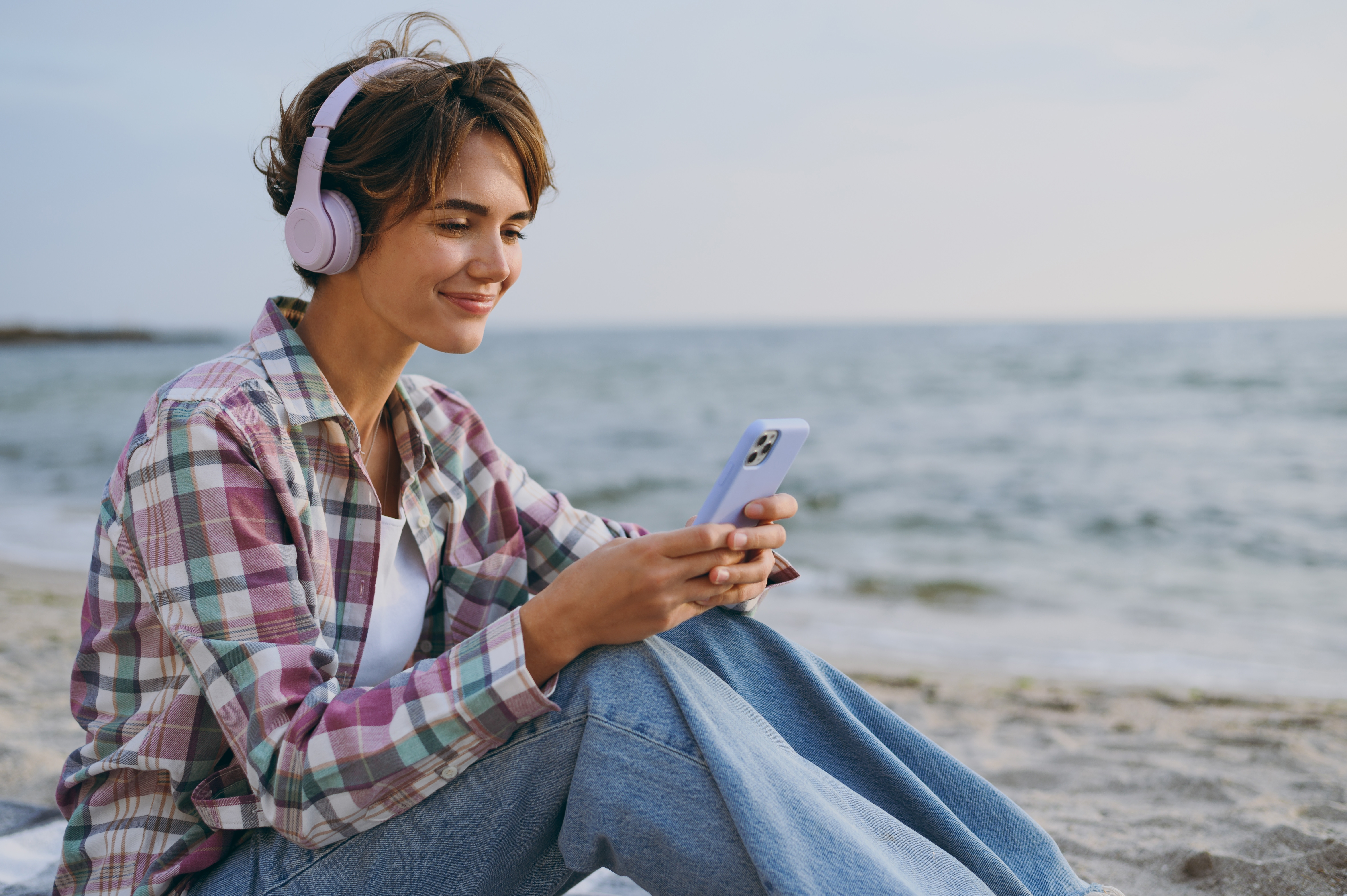 Căștile audio, un real pericol pentru urechi. Cât de periculoasă este expunerea repetată la zgomote puternice