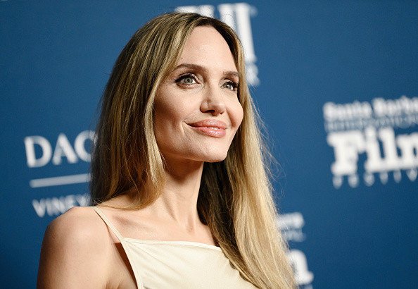 Angelina Jolie vrea să-și vândă reședința istorică din Los Angeles. Unde intenționează să se mute. FOTO