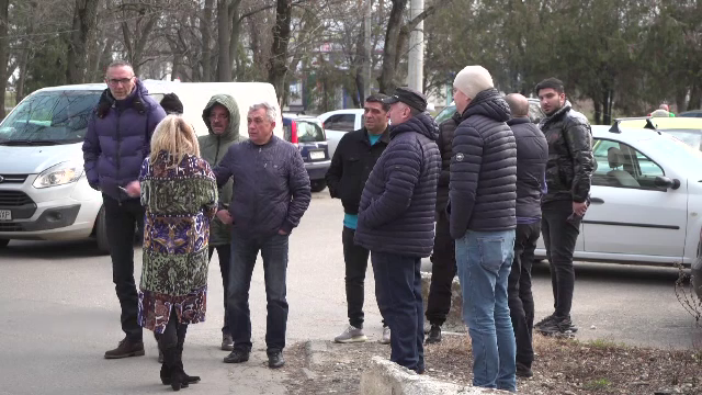 White Tower, dosarul „Nordis” de Ploiești. Mai mulți păgubiți s-au adunat în stradă să ceară urgentarea anchetei