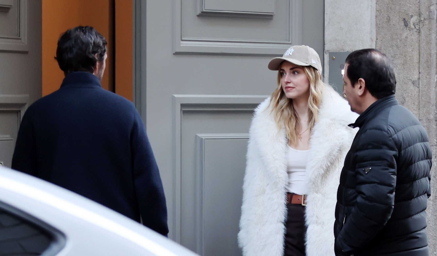 Chiara Ferragni, surprinsă în Milano alături de noul ei partener de viață la câteva luni după despărțirea de Fedez. FOTO