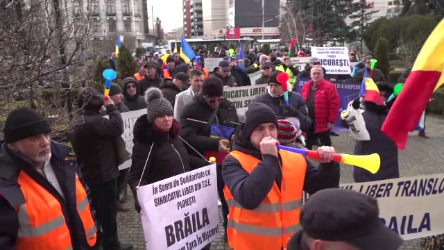 Protest la Ploiești. Angajații companiei de transport public, scoși în stradă de decizia primarului de a reduce cheltuielile