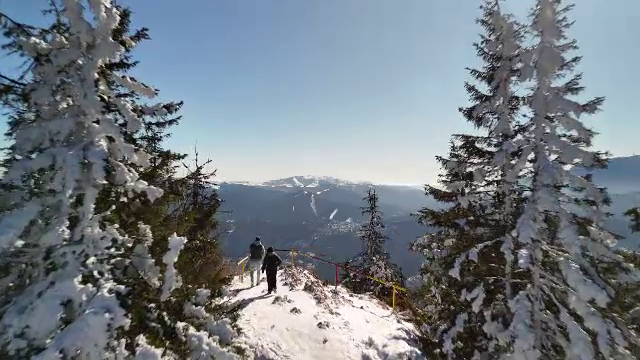 Poiana Brașov, între două anotimpuri. Turiștii au profitat de condițiile ideale. „E minunat”