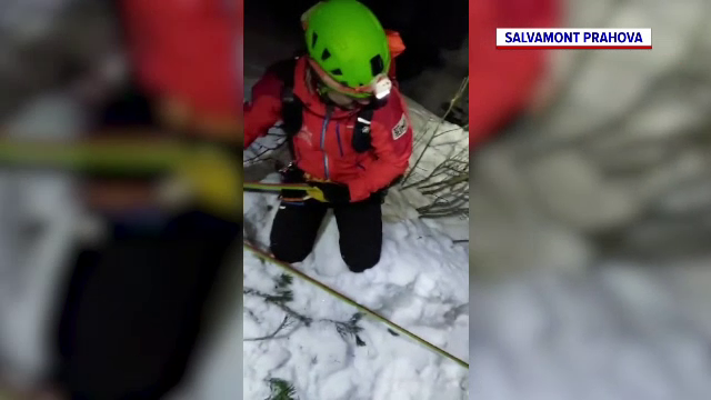 Au urcat în Bucegi prin zăpadă în haine de stradă și au rămas blocați. Salvamontiștii s-au chinuit 5 ore să îi salveze