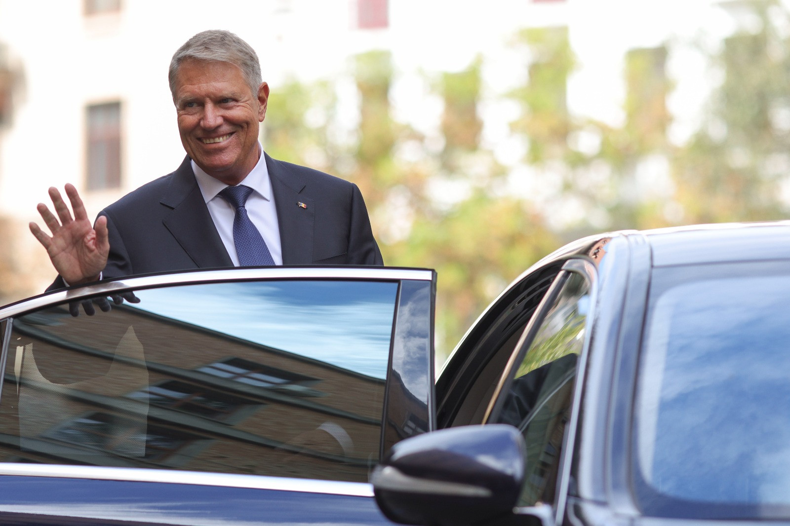 Surse: Klaus Iohannis și soția, somați de ANAF să plătească aproape 1 milion de euro, încasați din închirierea unui imobil