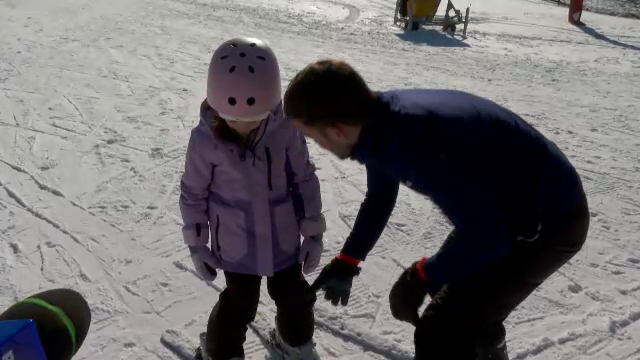 Elevii din Bistrița au dat startul vacanței de schi. Față de anul trecut, costurile pentru tabere au crescut în medie cu 10%