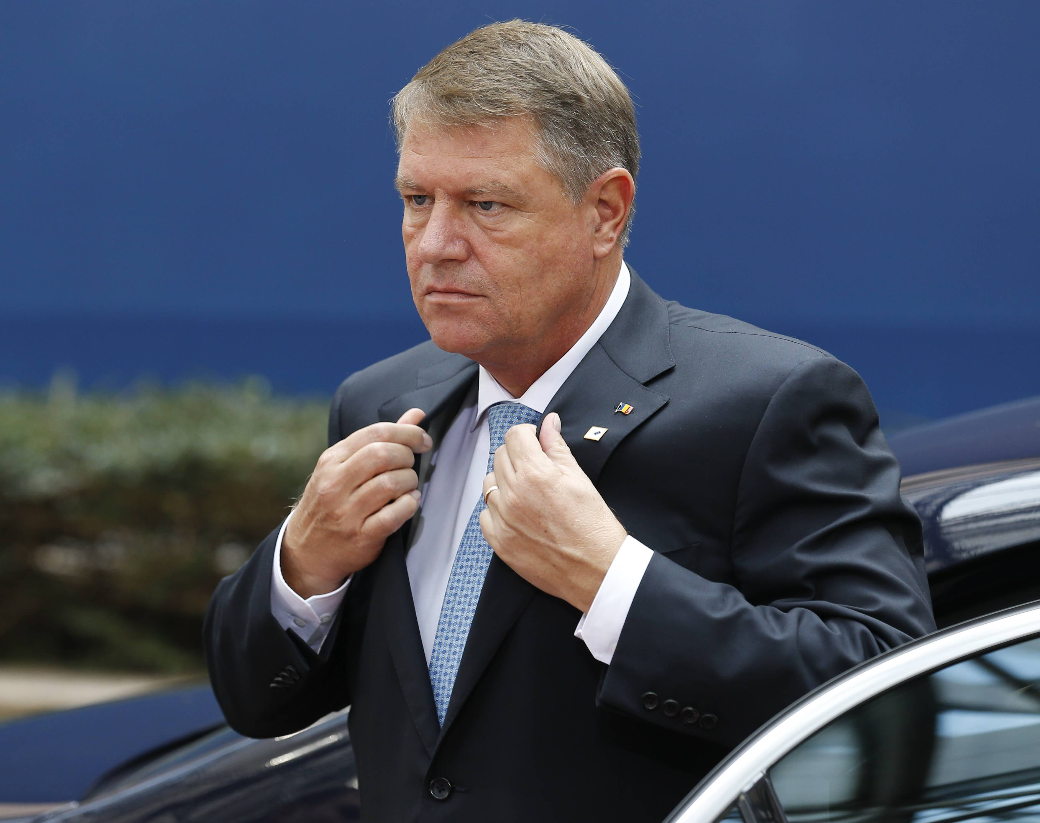 Filmul primei demisii a unui președinte din istoria țării. Iohannis părăsește Cotroceniul pentru a „scuti românii de criză”