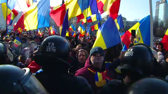 Jandarmeria, după protestul din Piaţa Victoriei: 4 autori de fapte penale, identificaţi. 5 amenzi pentru instigare