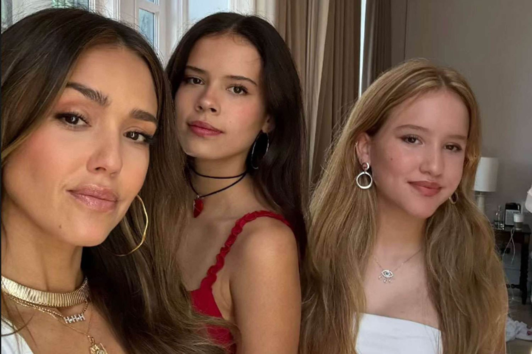 Jessica Alba, apariție inedită la Super Bowl 2025 alături de fiicele sale la scurt timp după despărțirea de Cash Warren. FOTO