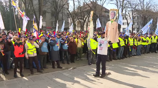 Sute de polițiști au protestat, în Timiș și Caraș-Severin, nemulțumiți de ordonanța „trenuleț”. Amenință cu grevă generală