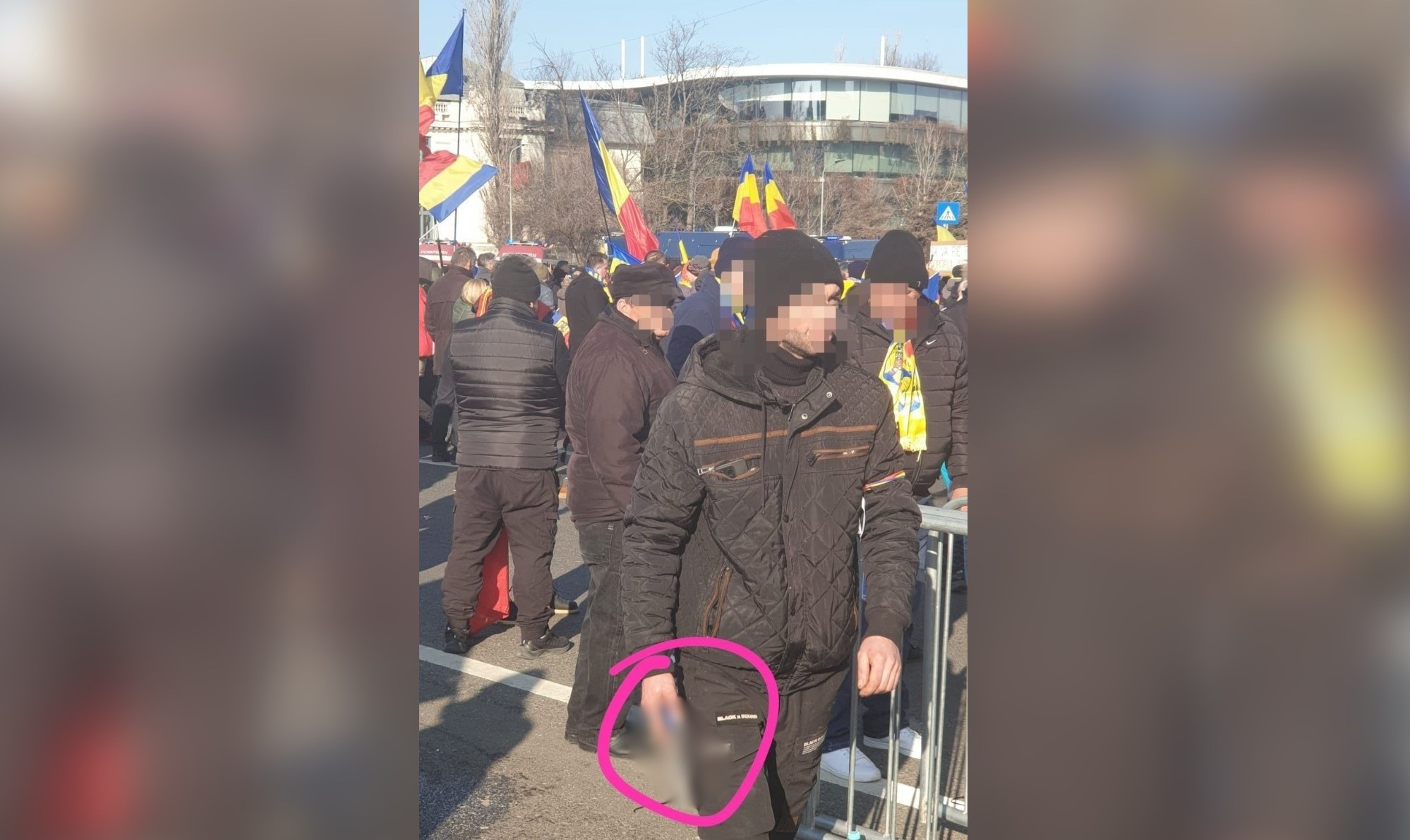 Doi reținuți după ciocnirile violente din Piața Victoriei. Un polonez a mers la protest cu un cuțit cu lamă de 15 cm