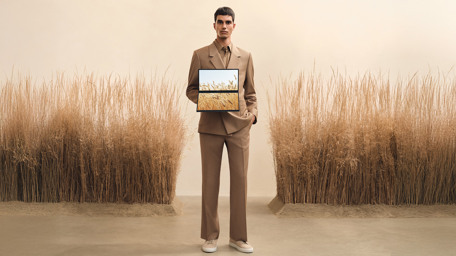 (P) ASUS Zenbook DUO (UX8406): laptopul viitorului a sosit