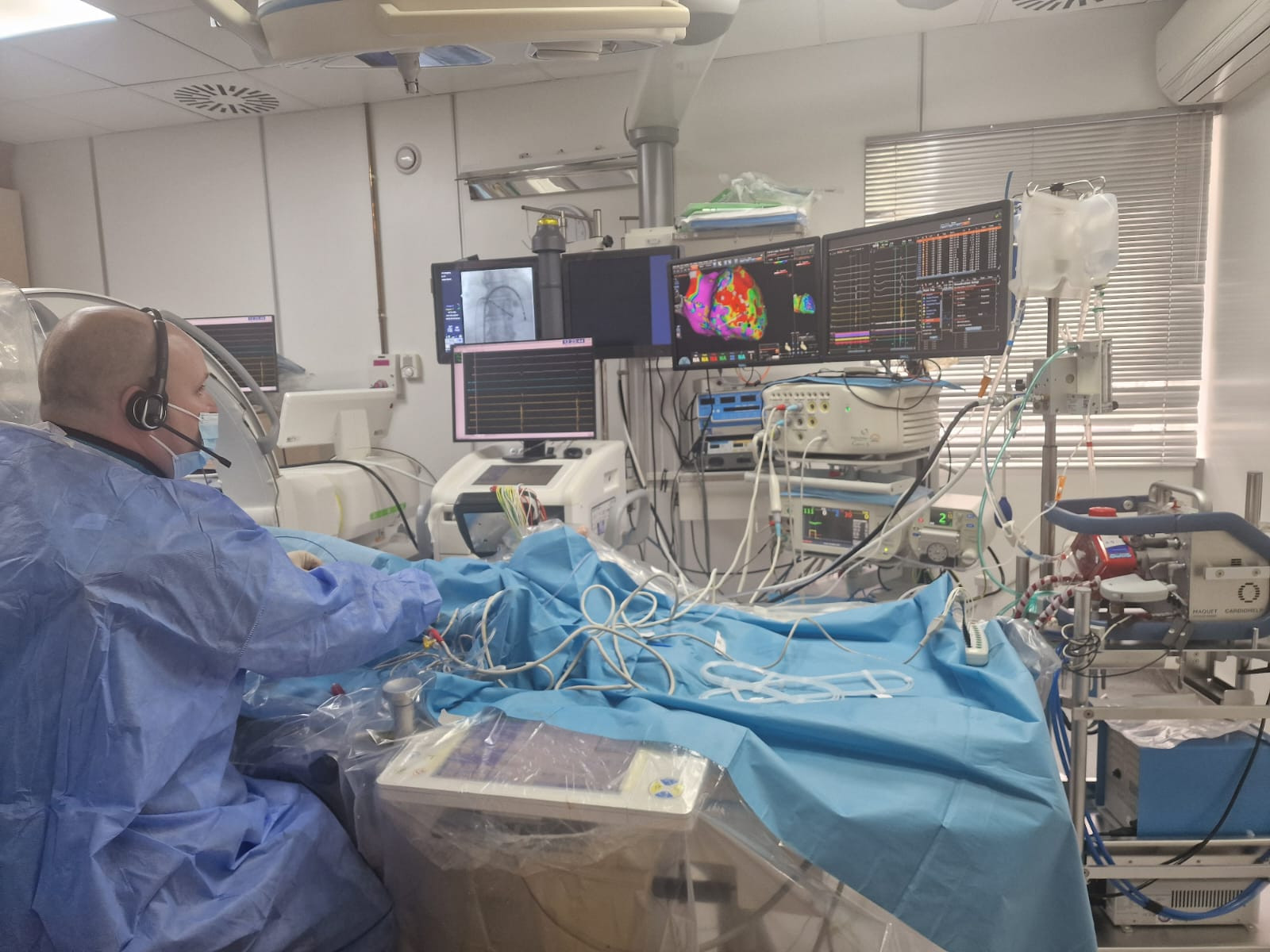 Premieră medicală în România. Un bărbat cu infarct miocardic a fost salvat prin procedura „furtună electrică”