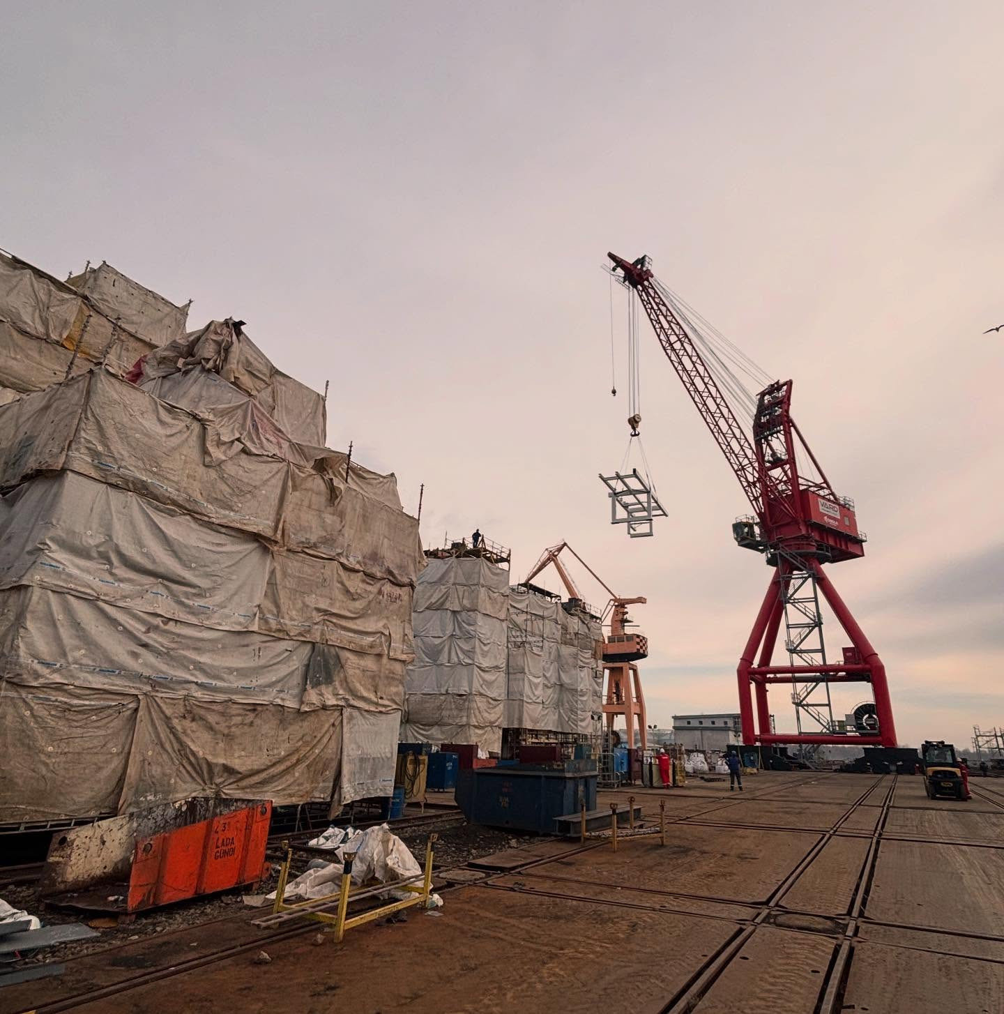 Facem nave de lux și de război, dar nu pentru noi. O nouă ediție „România, te iubesc!” duminică, la 18:00