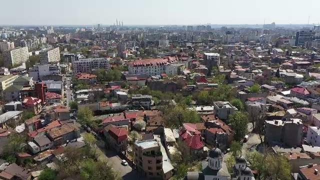 România are un buget record pentru consolidarea clădirilor cu risc seismic, dar primarii nu cer bani pentru reparații