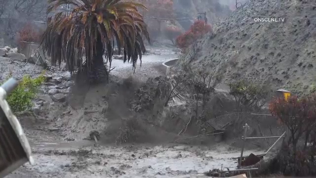 Inundaţii în California. Autostrada dintre Malibu și Santa Monica a fost parțial închisă, din cauza unui torent de apă