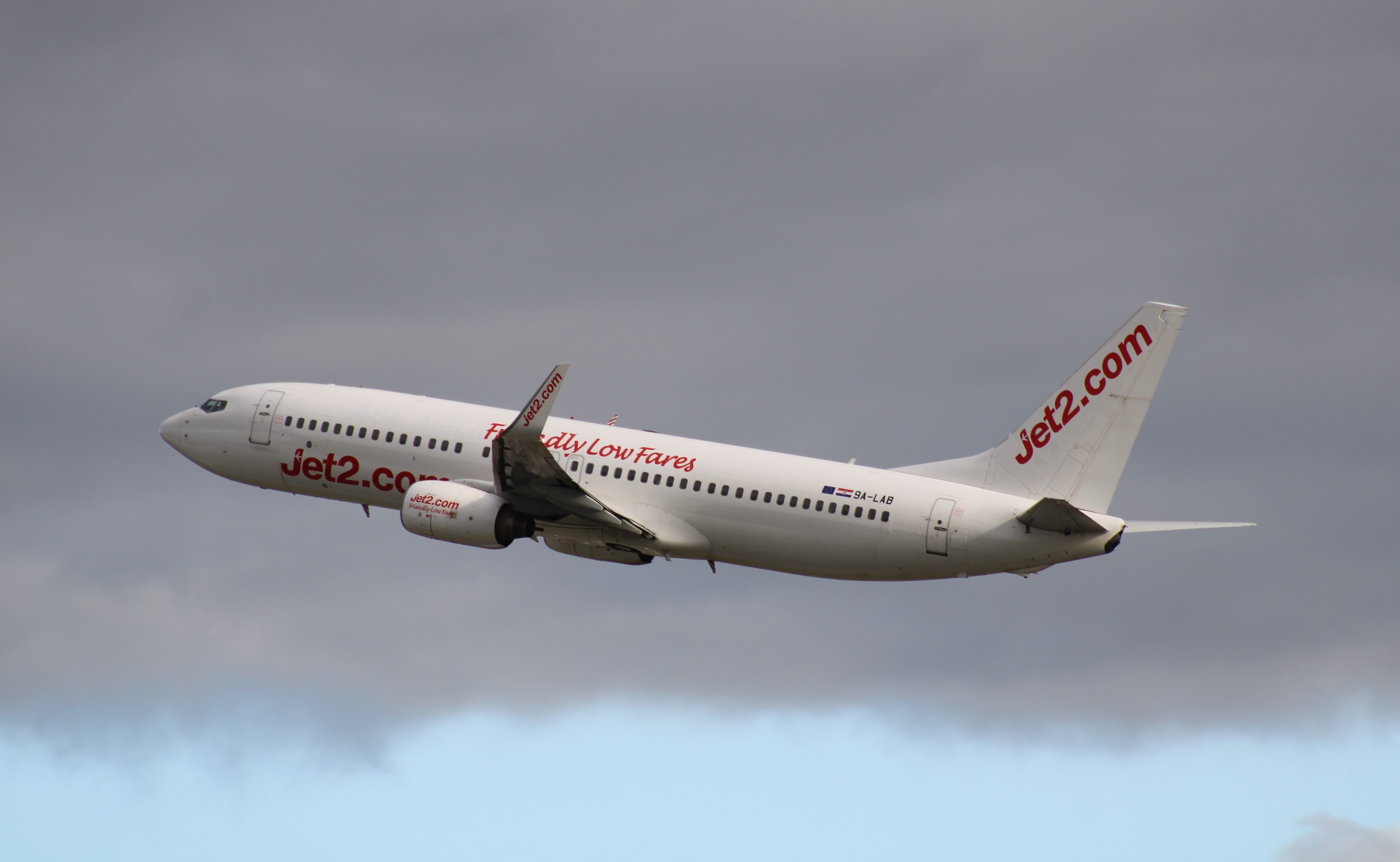 Un avion a aterizat de urgenţă în Spania după ce unui pasager i s-a făcut rău și a murit