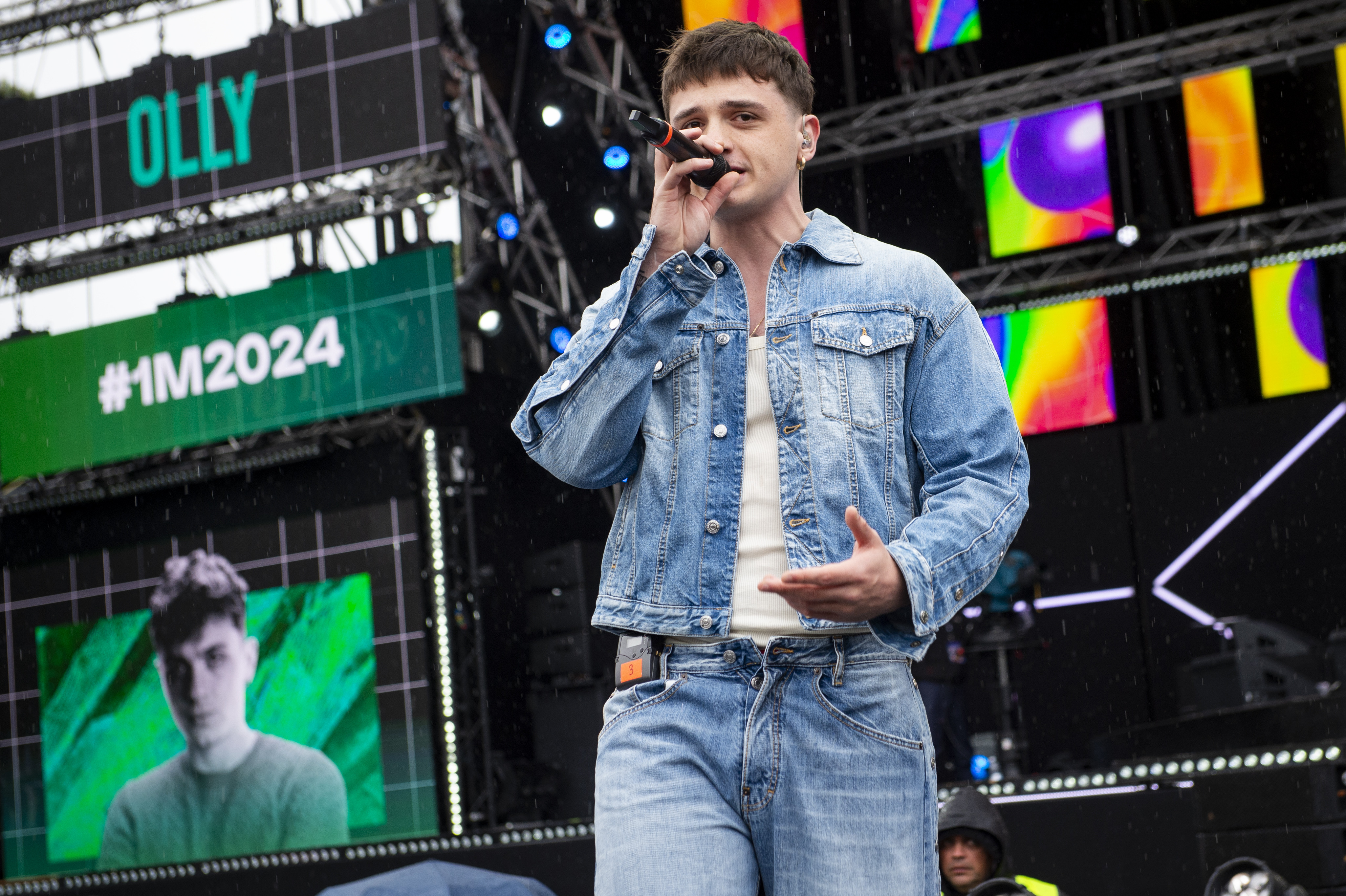 Cântăreţul Olly a câştigat cea de-a 75-a ediţie a Festivalului de Muzică de la Sanremo şi va reprezenta Italia la Eurovision